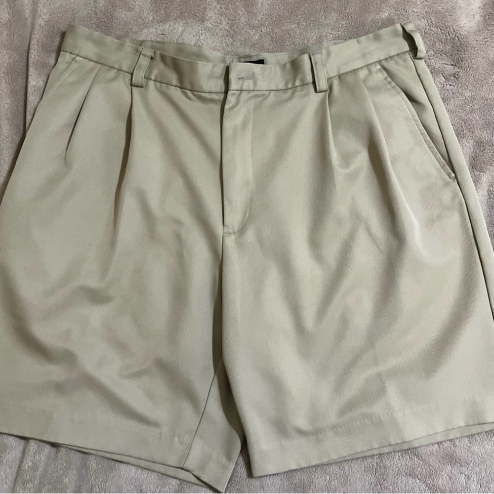 Izod Men’s Golf Shorts Size 36